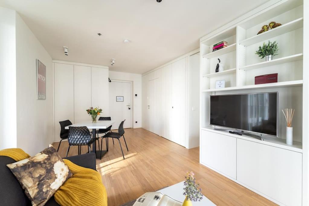 Smart Studio With Terrace By Hm Bécs Kültér fotó